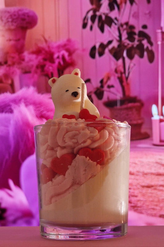 Handgemaakte sojawas geurkaars met beer en hartjes decoratie