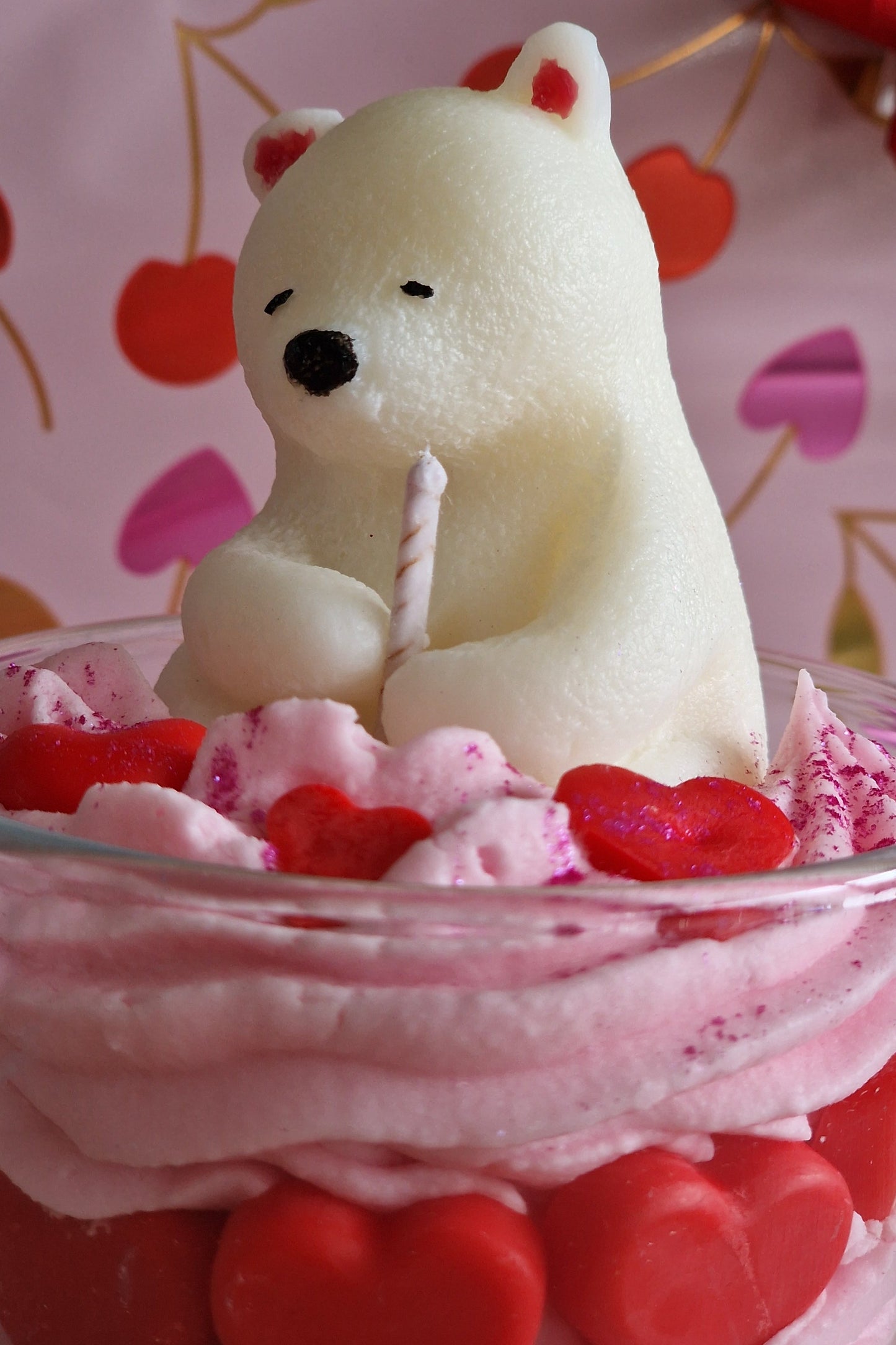 Detail van handgemaakte geurkaars met sojawas beer